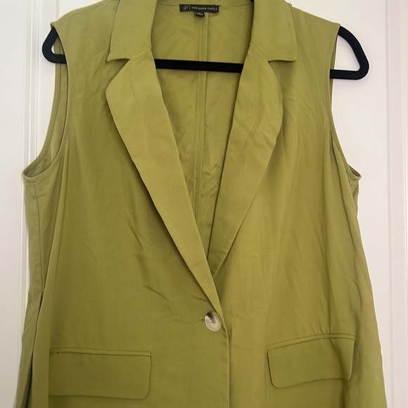 NWOT Lime green sleeveless blazer with slit side - Picture 4 of 4